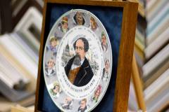 Тарелка charles dickens в багетной раме